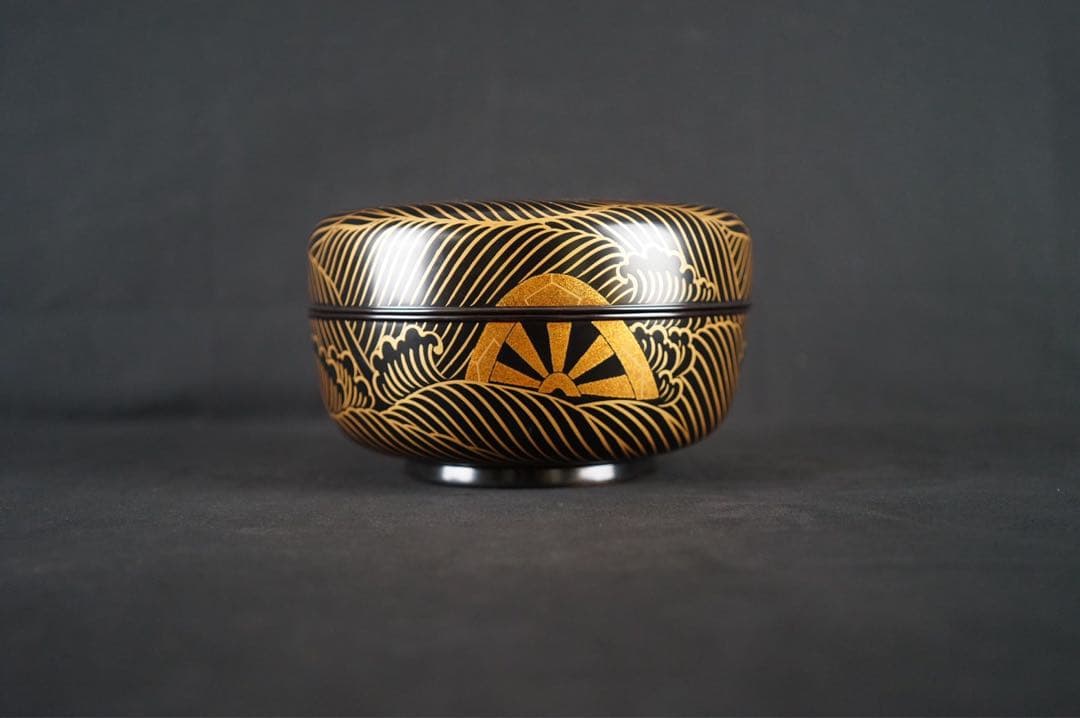 Chahei Issai Wajima Lacquer Genji-guruma Maki-e Jikiro, Signed Box