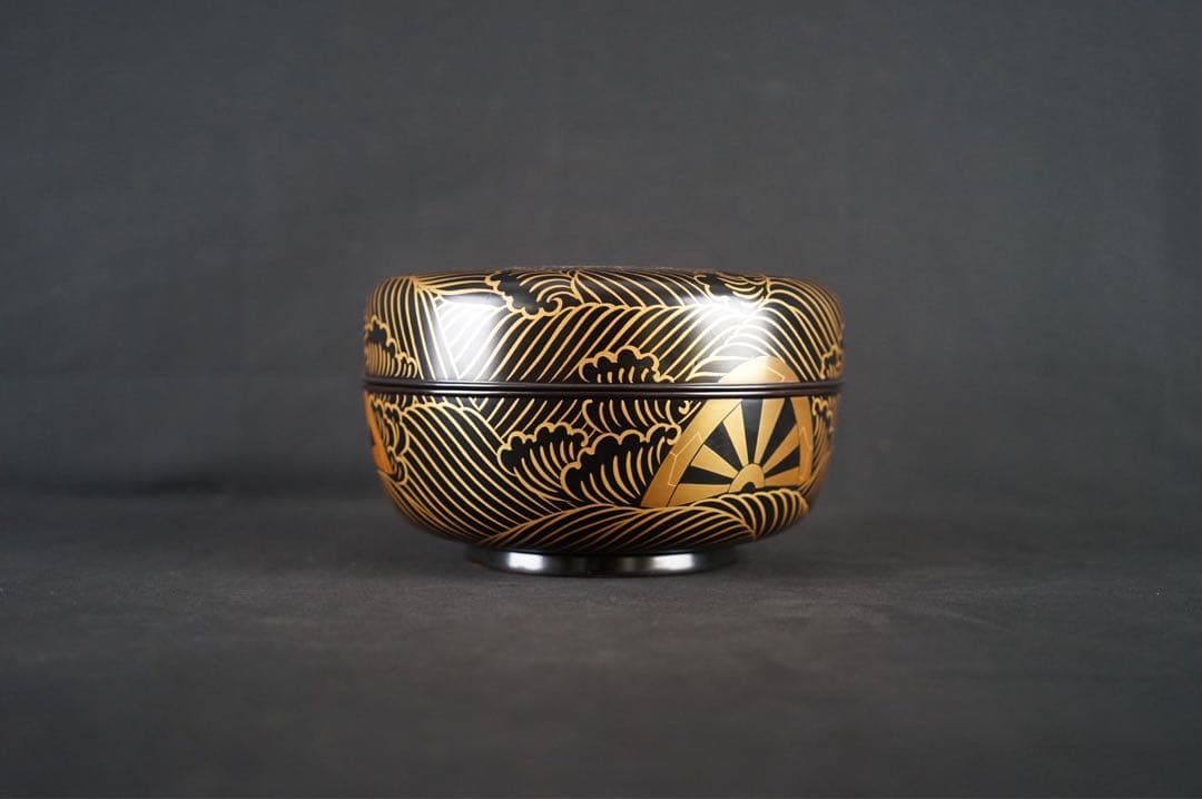 Chahei Issai Wajima Lacquer Genji-guruma Maki-e Jikiro, Signed Box