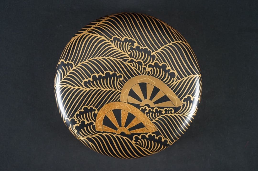 Chahei Issai Wajima Lacquer Genji-guruma Maki-e Jikiro, Signed Box