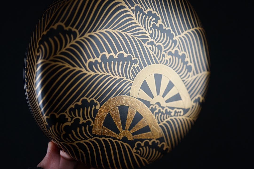 Chahei Issai Wajima Lacquer Genji-guruma Maki-e Jikiro, Signed Box