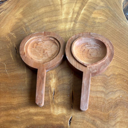 Ichii Ittō-bori Fan Kōgō by Kiminoyuki — Yew Wood Incense Box, Signed