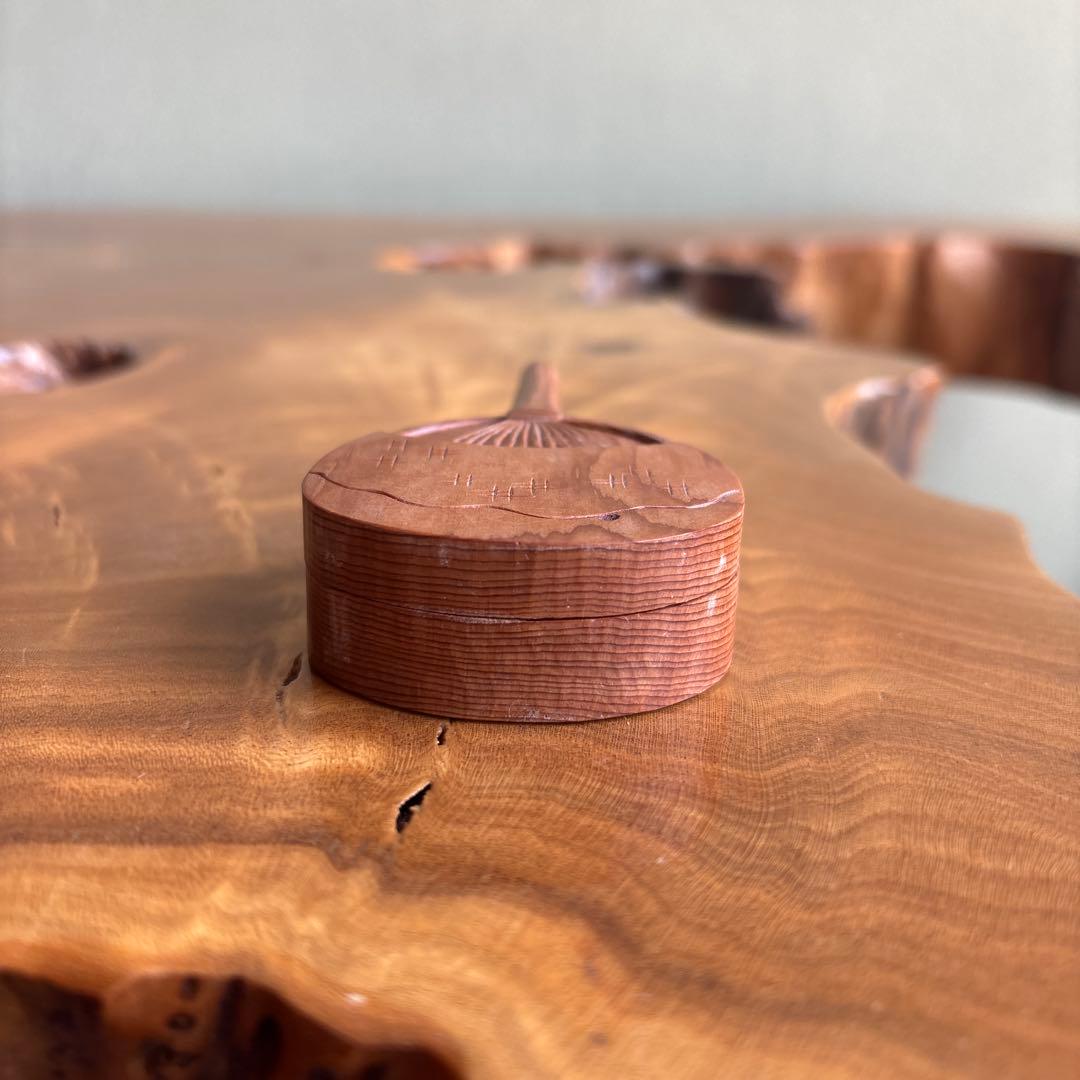 Ichii Ittō-bori Fan Kōgō by Kiminoyuki — Yew Wood Incense Box, Signed