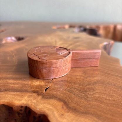 Ichii Ittō-bori Fan Kōgō by Kiminoyuki — Yew Wood Incense Box, Signed