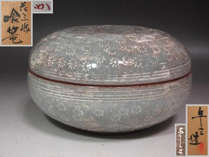 Mishima-de Chrysanthemum Jikiro Lidded Food Bowl | Asami Yoshizo Kenchu-sai Signed
