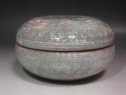 Mishima-de Chrysanthemum Jikiro Lidded Food Bowl | Asami Yoshizo Kenchu-sai Signed