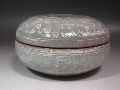 Mishima-de Chrysanthemum Jikiro Lidded Food Bowl | Asami Yoshizo Kenchu-sai Signed