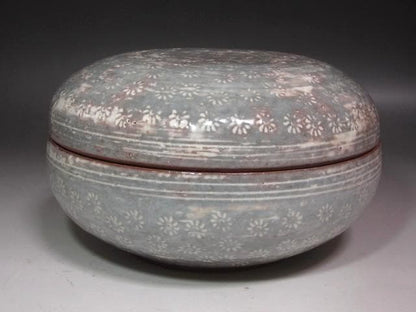 Mishima-de Chrysanthemum Jikiro Lidded Food Bowl | Asami Yoshizo Kenchu-sai Signed