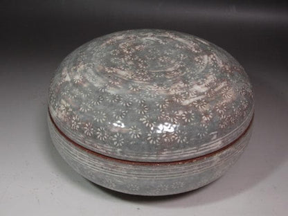 Mishima-de Chrysanthemum Jikiro Lidded Food Bowl | Asami Yoshizo Kenchu-sai Signed