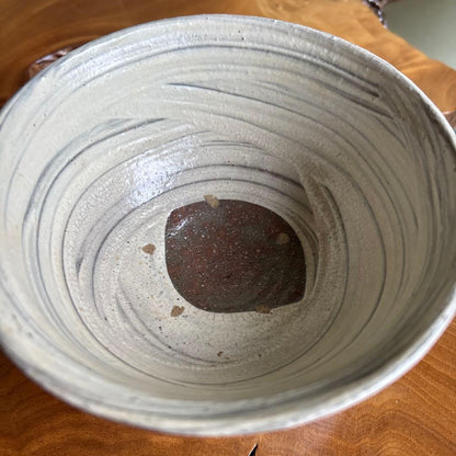 Hakeme Matcha Bowl by Cho Seongju — Korean-Style Brushwork Tea Bowl with Signed Box