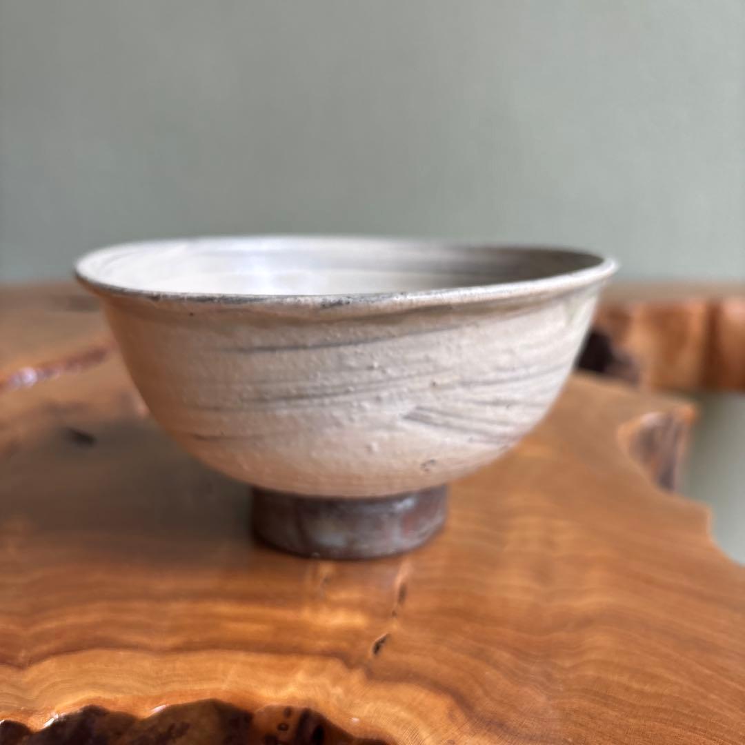 Hakeme Matcha Bowl by Cho Seongju — Korean-Style Brushwork Tea Bowl with Signed Box