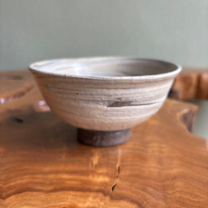 Hakeme Matcha Bowl by Cho Seongju — Korean-Style Brushwork Tea Bowl with Signed Box