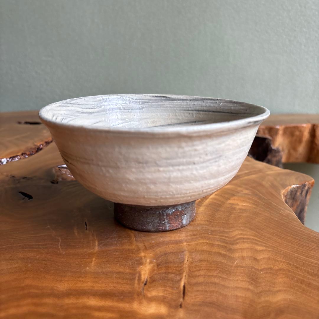 Hakeme Matcha Bowl by Cho Seongju — Korean-Style Brushwork Tea Bowl with Signed Box