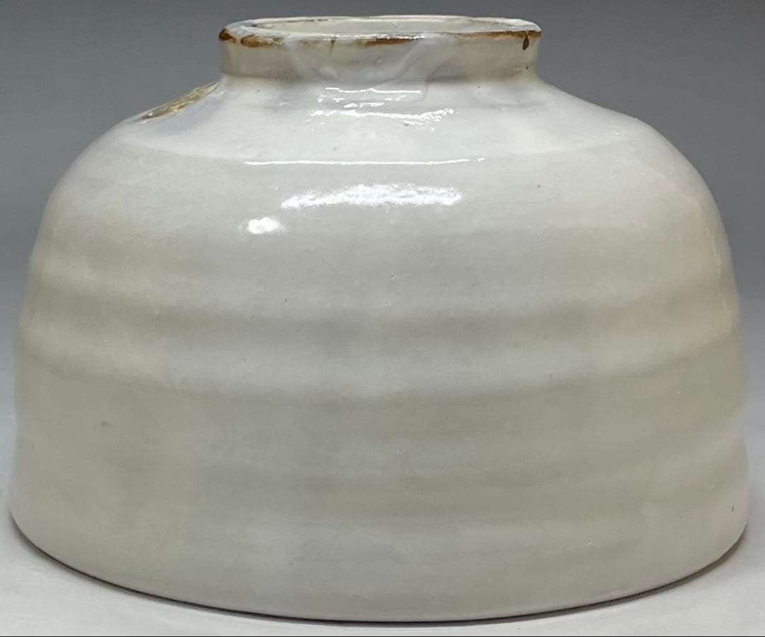 Flowing Water Camellia Chawan by Fukumori Yu — Kitsunomori Kiln Tea Bowl