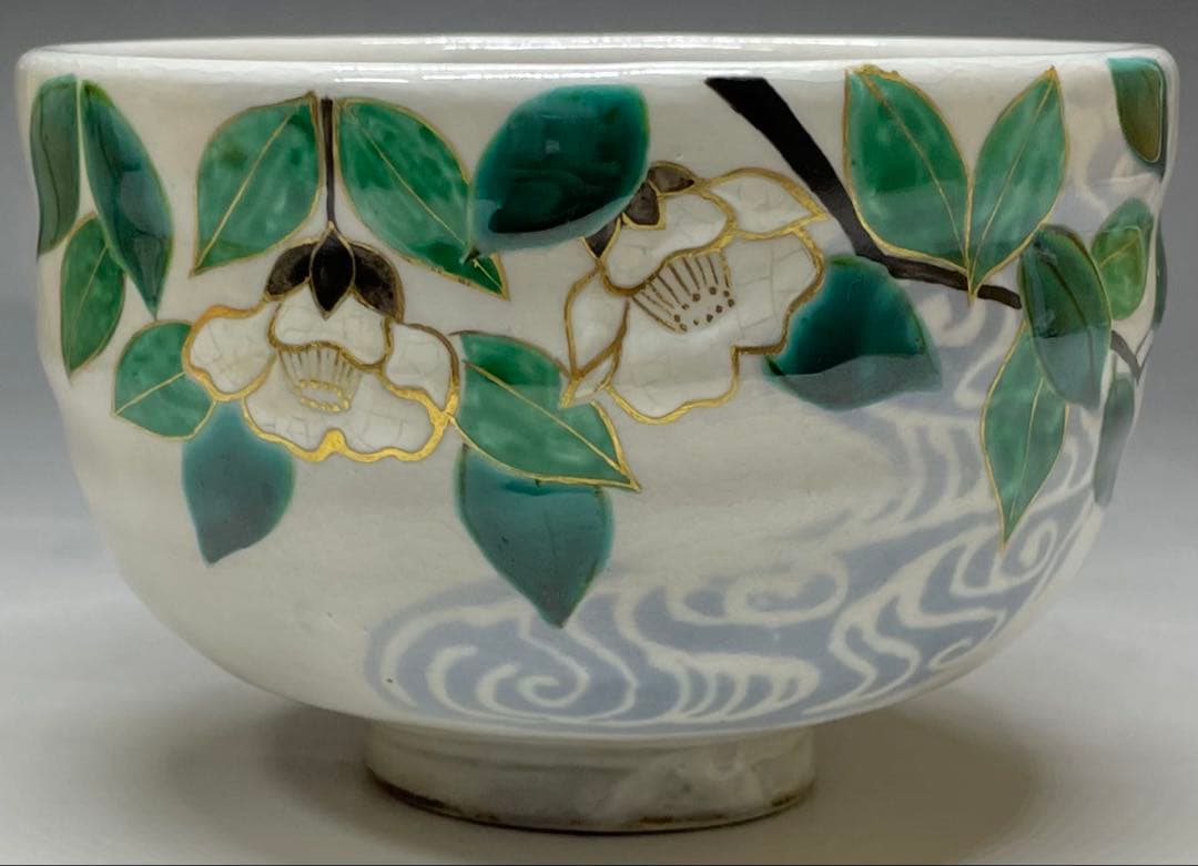 Flowing Water Camellia Chawan by Fukumori Yu — Kitsunomori Kiln Tea Bowl