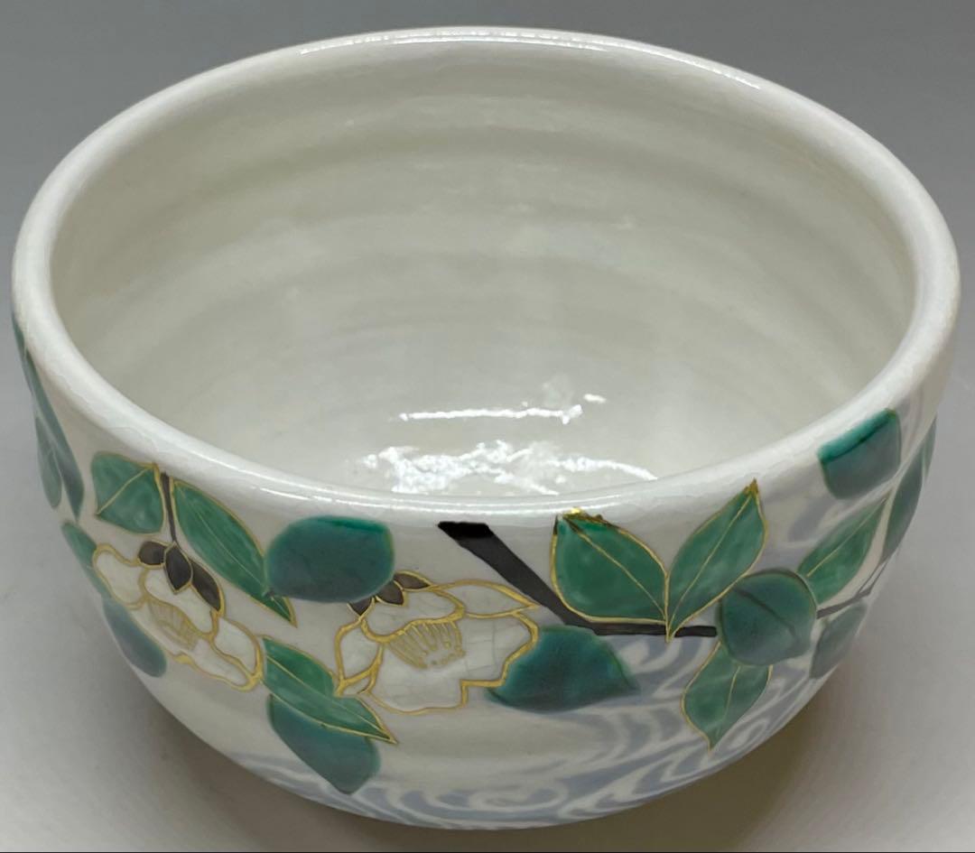 Flowing Water Camellia Chawan by Fukumori Yu — Kitsunomori Kiln Tea Bowl