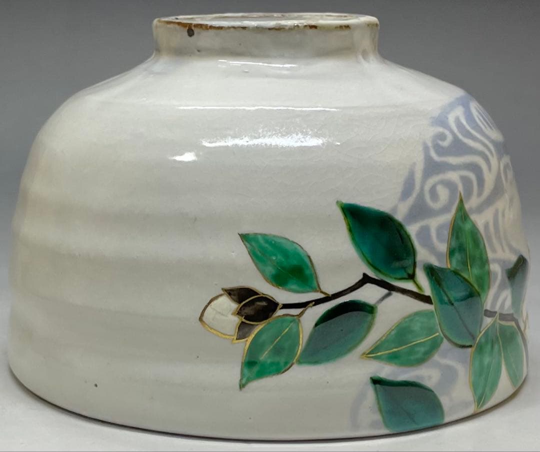 Flowing Water Camellia Chawan by Fukumori Yu — Kitsunomori Kiln Tea Bowl