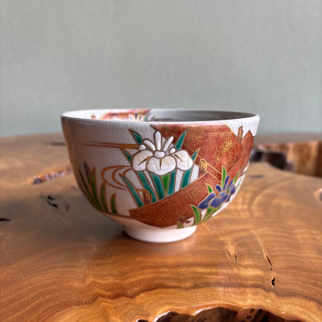 Ninsei-Style Iroe Kakitsubata Matcha Bowl by Hashimoto Kisen — Kyoto Overglaze Enamels, Yatsuhashi Iris Motif, Signed Wooden Box