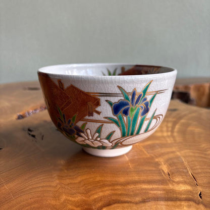 Ninsei-Style Iroe Kakitsubata Matcha Bowl by Hashimoto Kisen — Kyoto Overglaze Enamels, Yatsuhashi Iris Motif, Signed Wooden Box