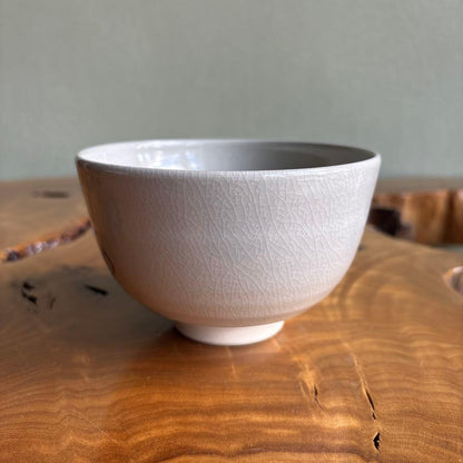 Ninsei-Style Iroe Kakitsubata Matcha Bowl by Hashimoto Kisen — Kyoto Overglaze Enamels, Yatsuhashi Iris Motif, Signed Wooden Box