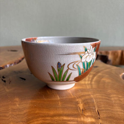 Ninsei-Style Iroe Kakitsubata Matcha Bowl by Hashimoto Kisen — Kyoto Overglaze Enamels, Yatsuhashi Iris Motif, Signed Wooden Box