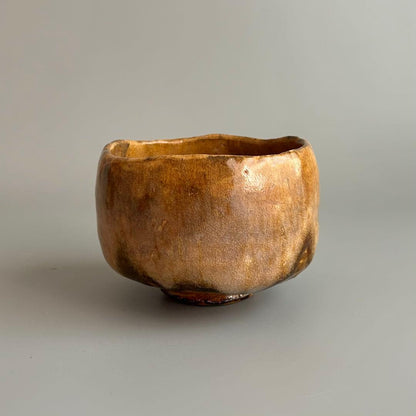 Ohi-Yaki Matcha Tea Bowl by Iwamura Yoshio — Ame-Yu Glaze, Signed Tomobako, Kanazawa Lineage