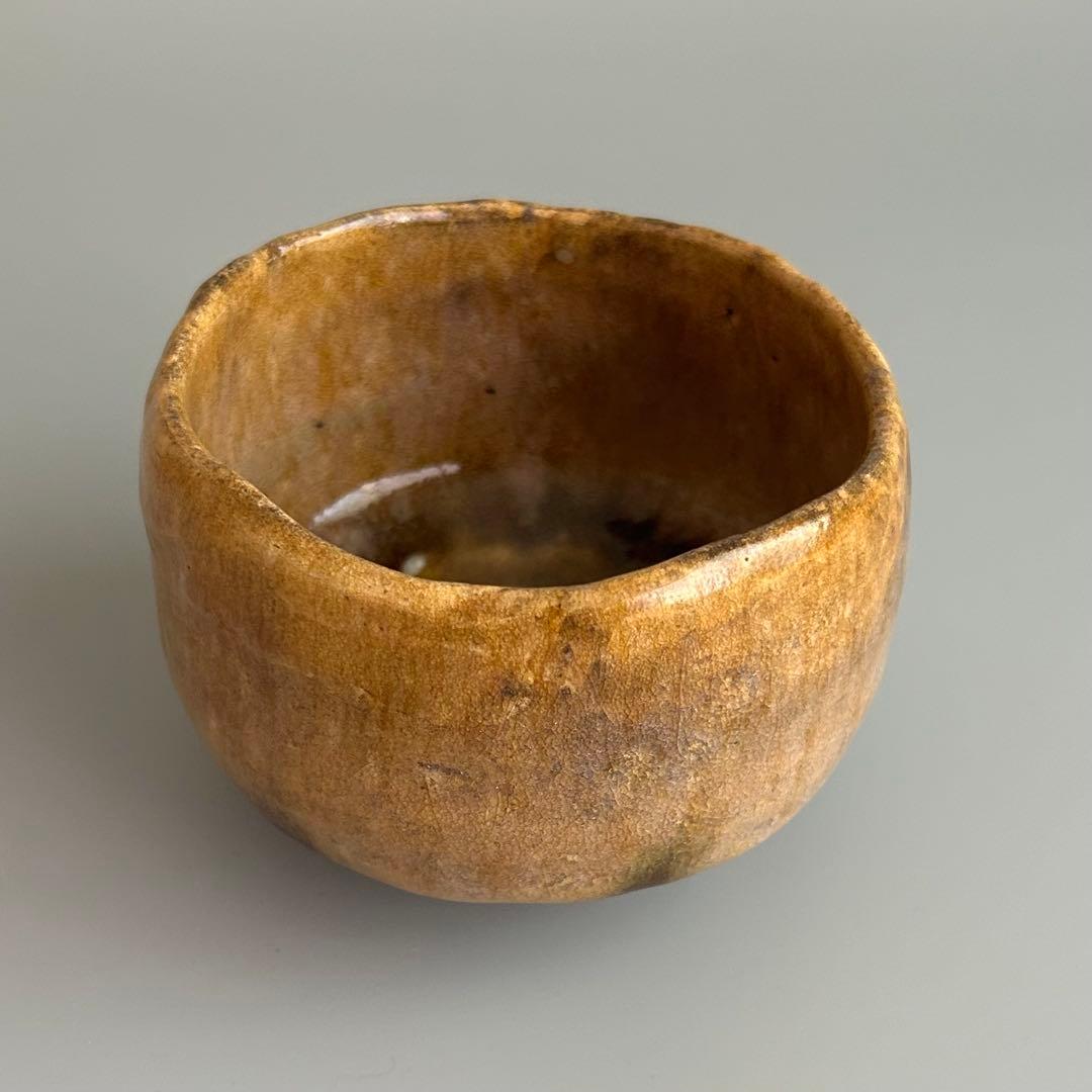 Ohi-Yaki Matcha Tea Bowl by Iwamura Yoshio — Ame-Yu Glaze, Signed Tomobako, Kanazawa Lineage