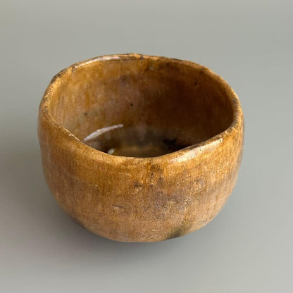 Ohi-Yaki Matcha Tea Bowl by Iwamura Yoshio — Ame-Yu Glaze, Signed Tomobako, Kanazawa Lineage
