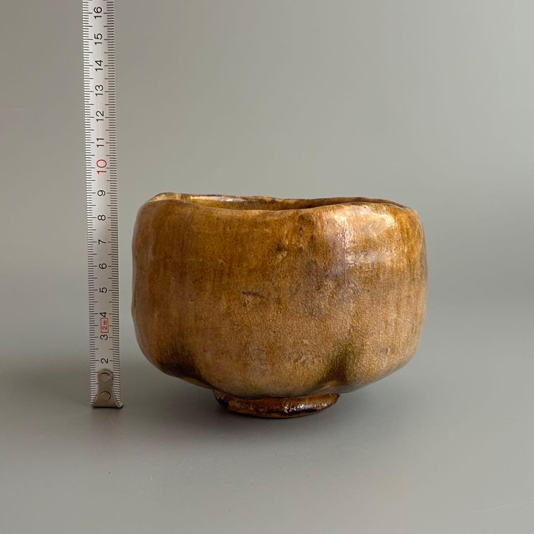 Ohi-Yaki Matcha Tea Bowl by Iwamura Yoshio — Ame-Yu Glaze, Signed Tomobako, Kanazawa Lineage
