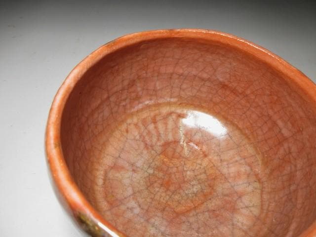 Raku Kichizaemon XIII Seinyu Red Chawan — Crane Motif, Sokuchusai Attestation, Tomobako
