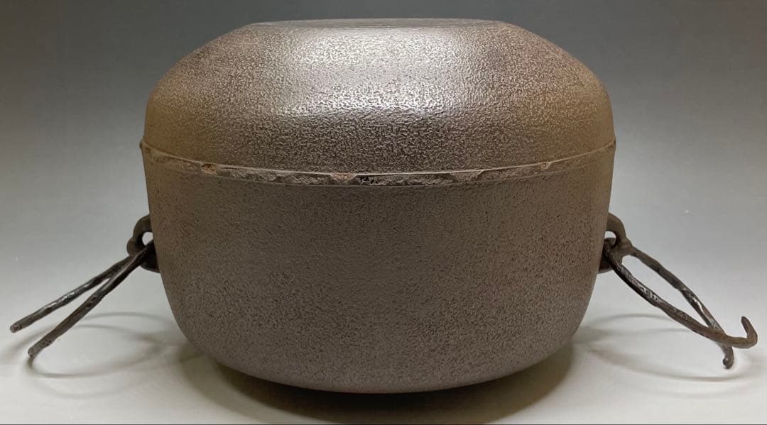 Shirizari Cast Iron Tea Kettle by Kakutani Shason — Chagama with Bail Rings