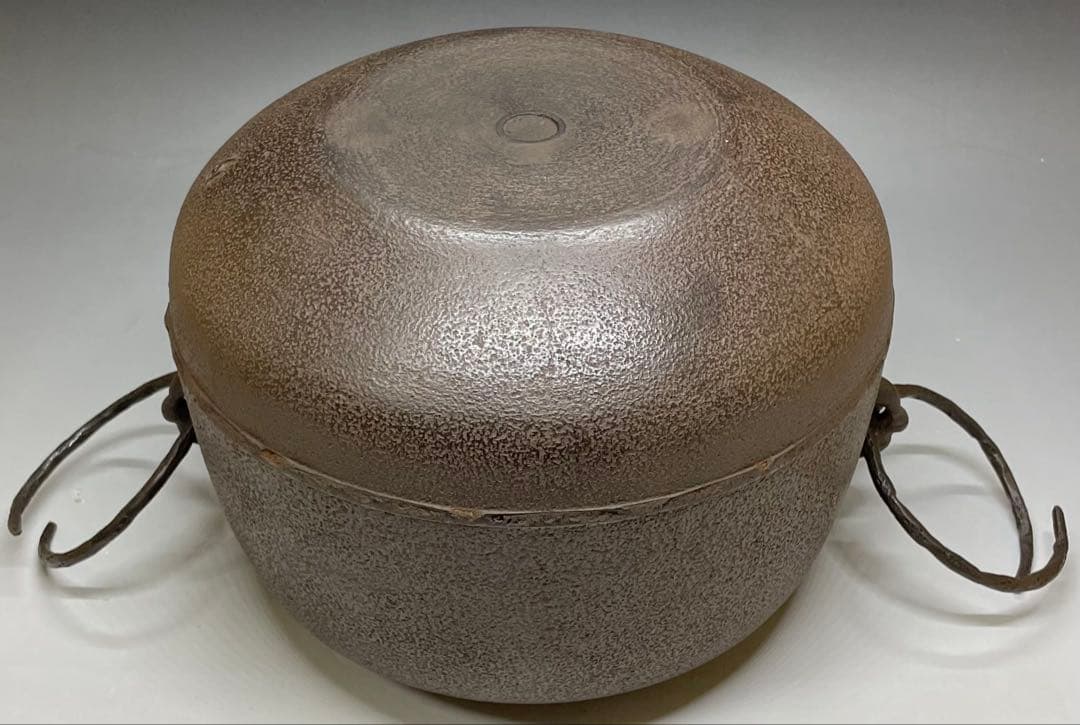 Shirizari Cast Iron Tea Kettle by Kakutani Shason — Chagama with Bail Rings