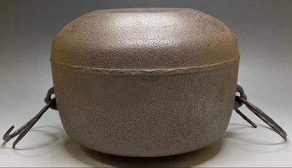 Shirizari Cast Iron Tea Kettle by Kakutani Shason — Chagama with Bail Rings