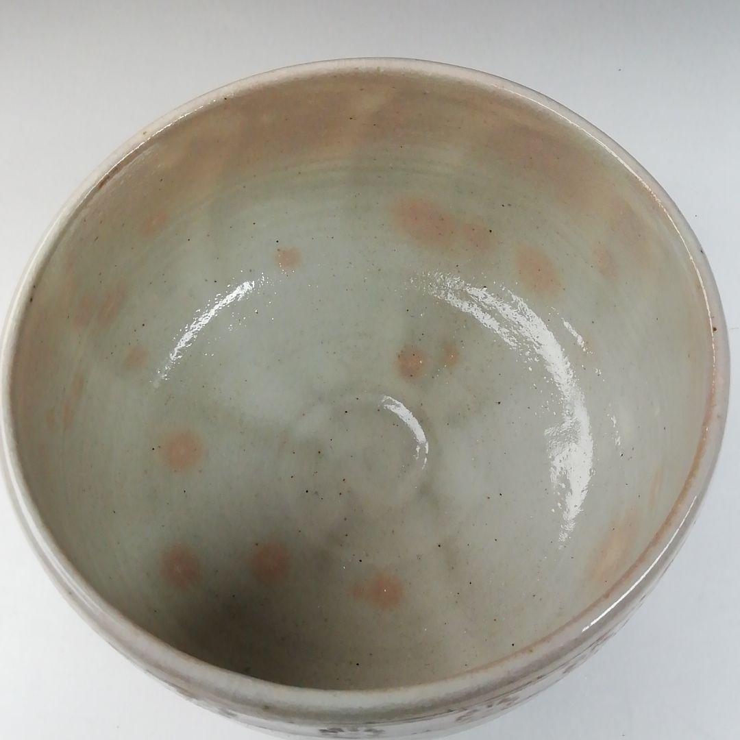 Hagi Ware Unkaku Tea Bowl by Yamazaki Takeo — Crane and Cloud Relief Chawan with Stamped Flowers