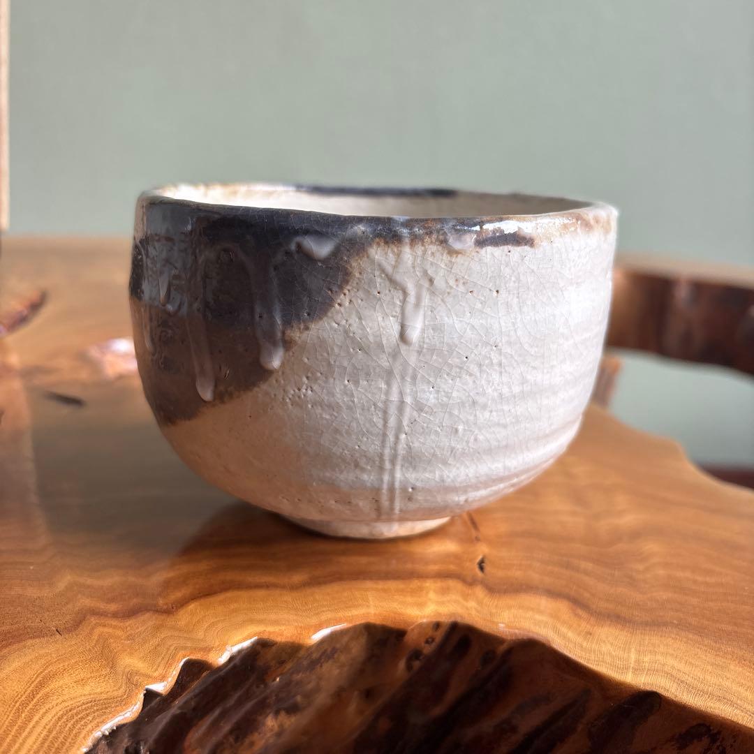 Kohiki Tea Bowl by Santoshi - Dark Ash Cascade Over White Slip Chawan with Box