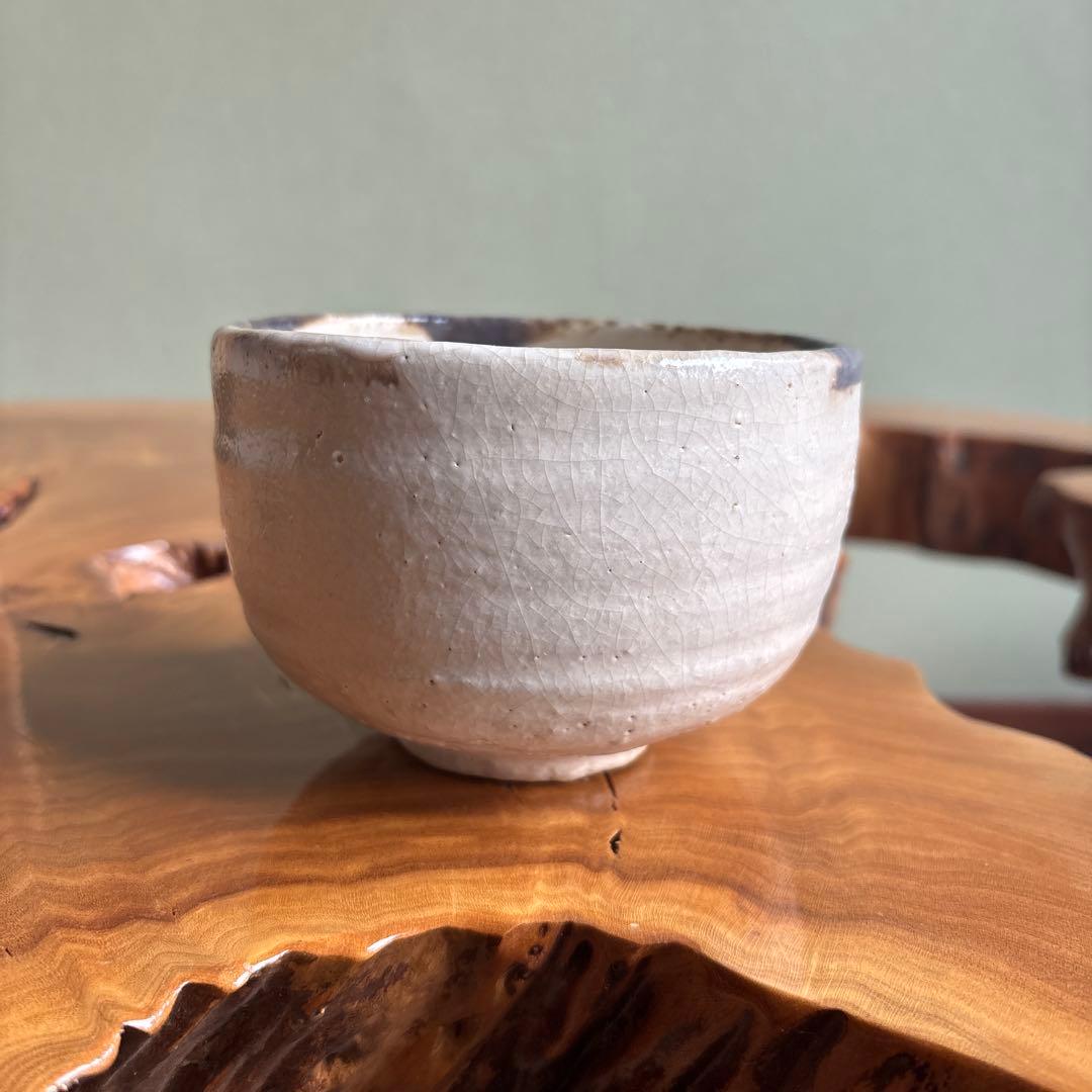 Kohiki Tea Bowl by Santoshi - Dark Ash Cascade Over White Slip Chawan with Box