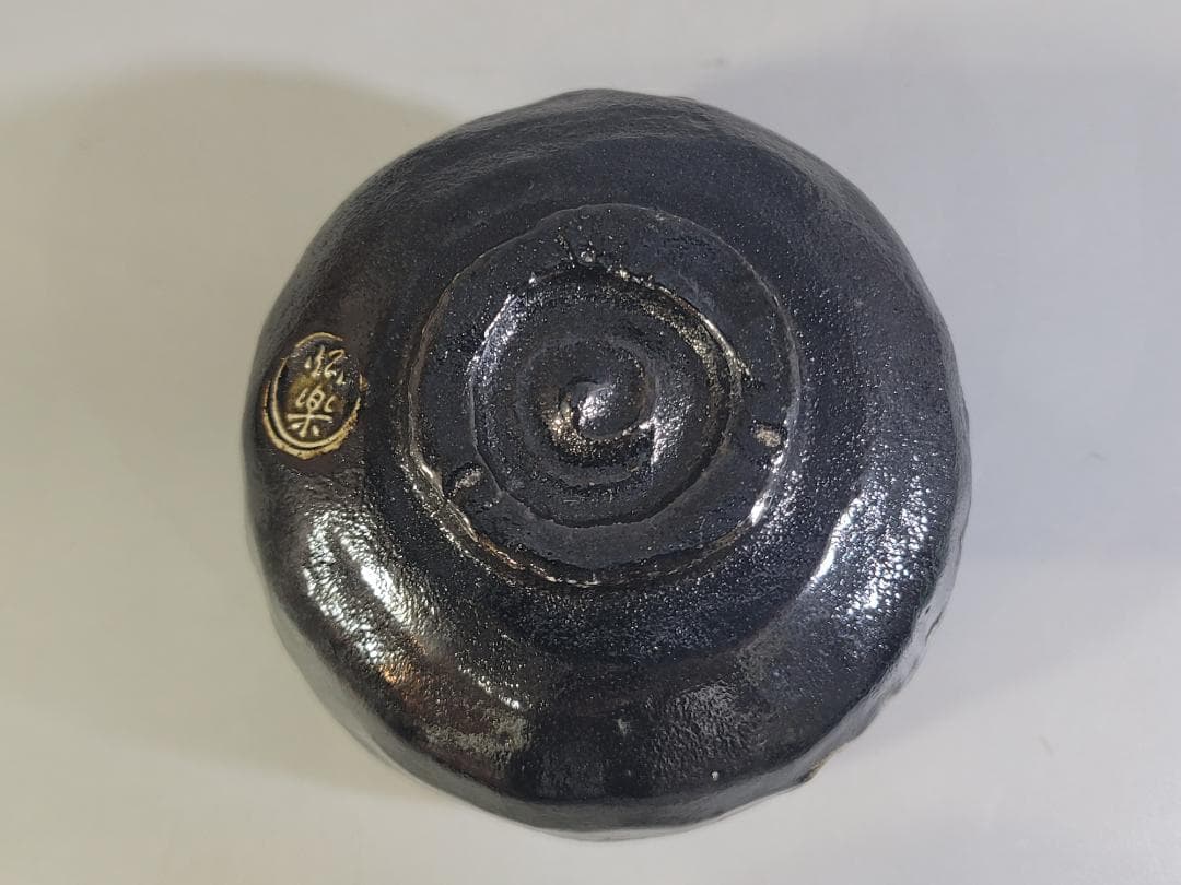 Shoraku Black Raku Matcha Bowl — Granular Texture, Irregular Rim, Kyoto, Signed Wood Box