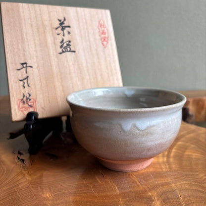 Feldspar Glaze Matcha Bowl with Hi-Iro Fire Blush — Tsutsu-gata Chawan by Sakata Tanpū, Shafū Kiln