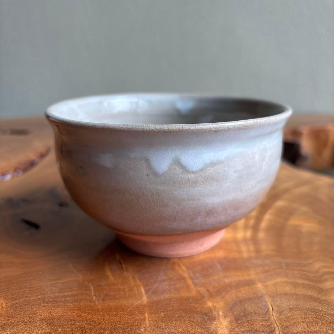 Feldspar Glaze Matcha Bowl with Hi-Iro Fire Blush — Tsutsu-gata Chawan by Sakata Tanpū, Shafū Kiln