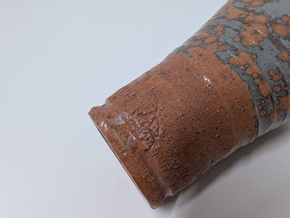 Totoya-de Sake Cup by Nawa Hosho — Karatsu-Style Iron Clay with Mottled Gray Glaze, Signed Box