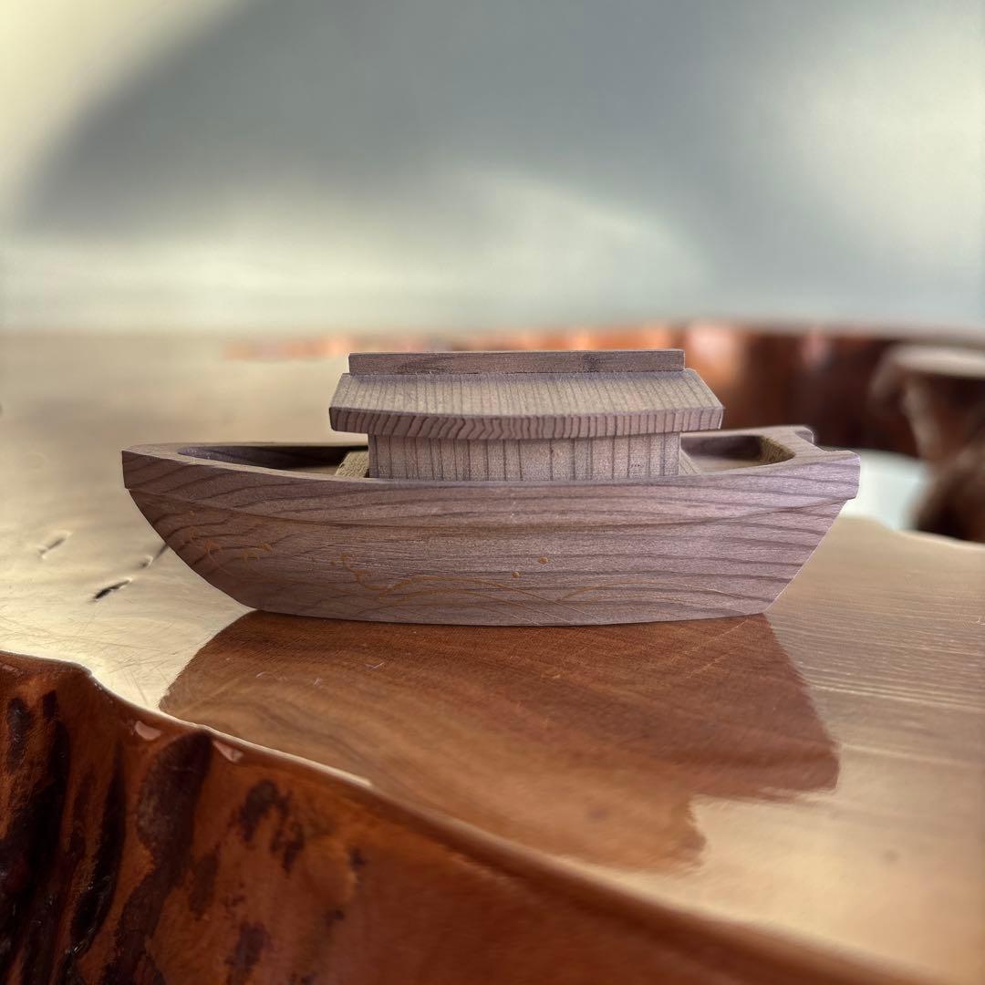 Komatsu Kazunori Fune Kogo — Jindai-Sugi Cedar Boat Incense Box, Gold Makie
