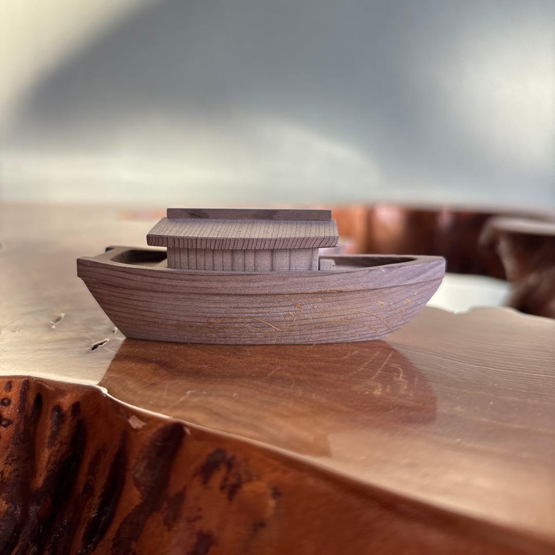 Komatsu Kazunori Fune Kogo — Jindai-Sugi Cedar Boat Incense Box, Gold Makie