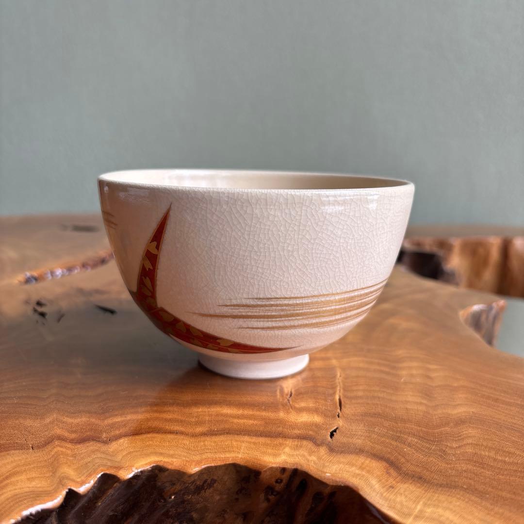 Crane Painting Chawan, Kyo-yaki Overglaze Enamel Tea Bowl with Red and Gold Tsuru Motif on White Crackle Glaze