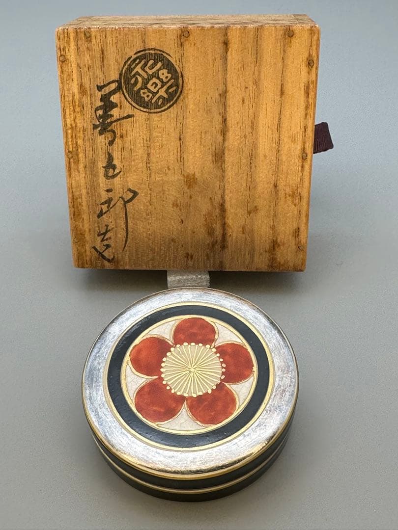 Eiraku Zengoro Plum Blossom Kogo — Gold and Silver Incense Container