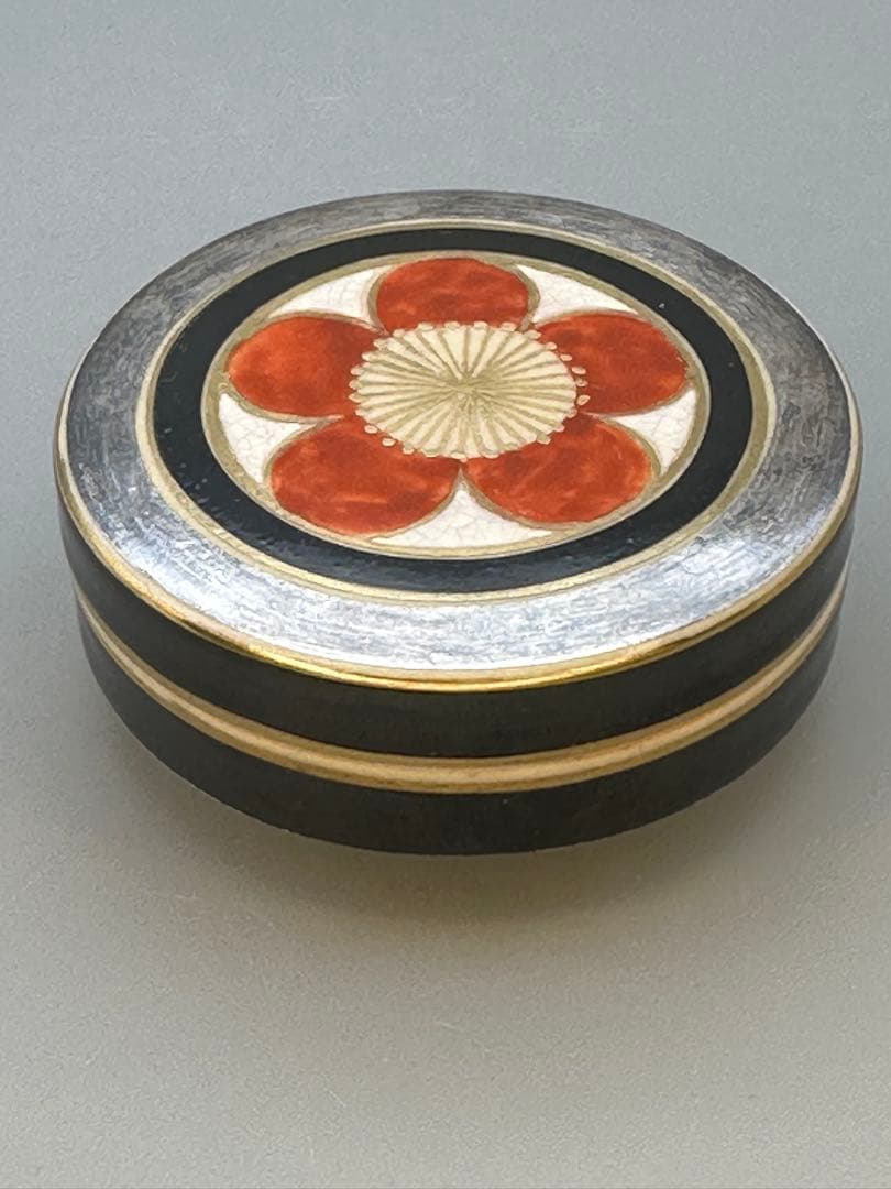Eiraku Zengoro Plum Blossom Kogo — Gold and Silver Incense Container