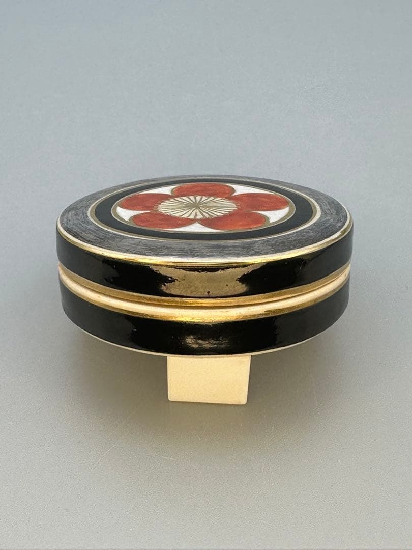 Eiraku Zengoro Plum Blossom Kogo — Gold and Silver Incense Container