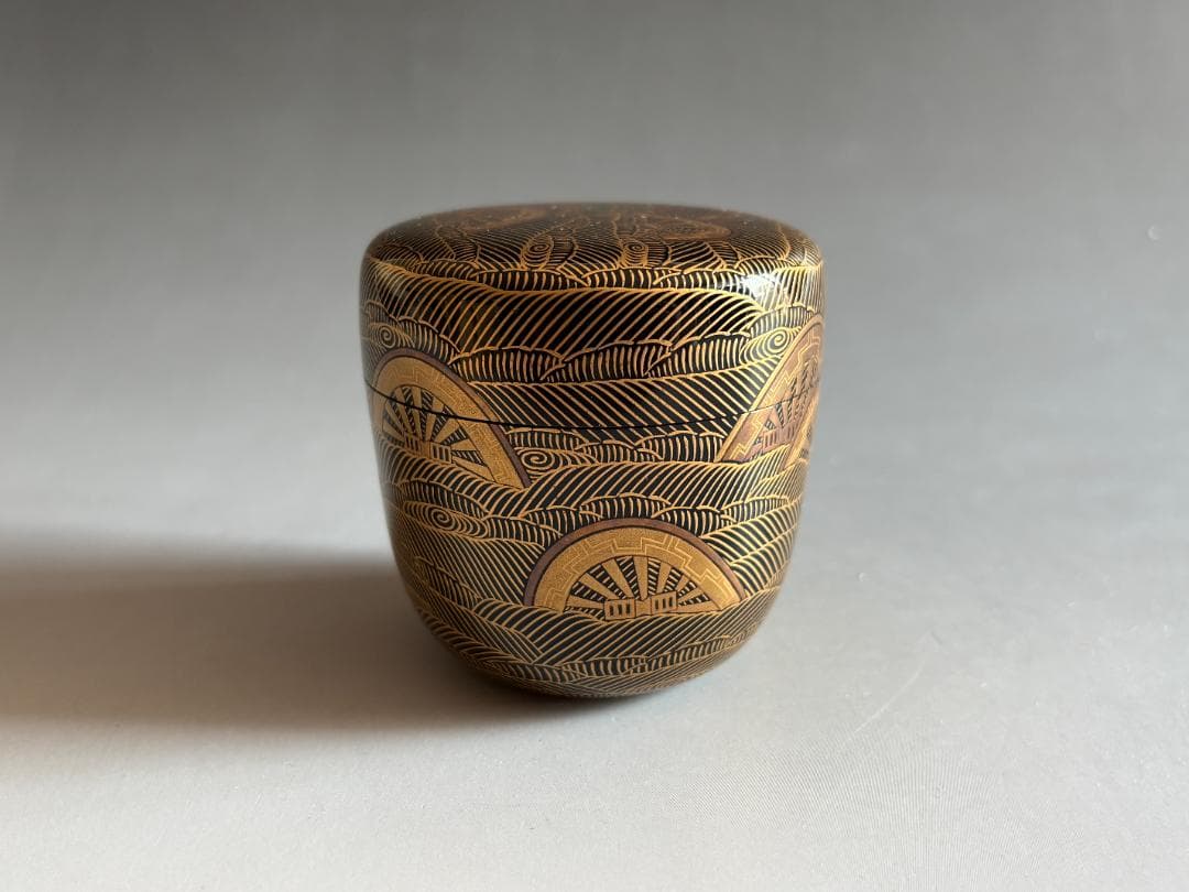 Omotesenke Jingyusai Inscription Nami-Guruma Maki-e O-Natsume | Shitsusendo Tea Caddy