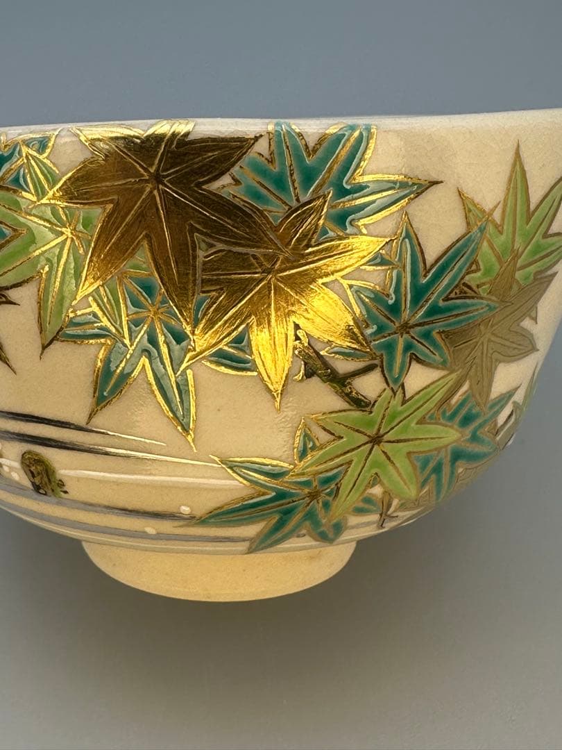 Makuzu Kōsai (Miyagawa Kōsai) Tea Bowl — Green Maple Leaves, Gold on Cream, Kyoto Pottery