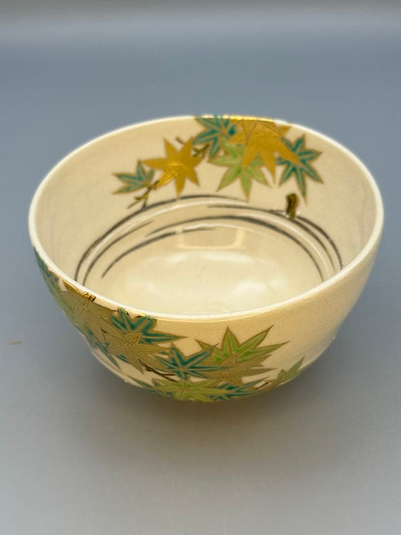 Makuzu Kōsai (Miyagawa Kōsai) Tea Bowl — Green Maple Leaves, Gold on Cream, Kyoto Pottery