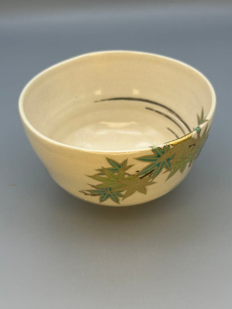 Makuzu Kōsai (Miyagawa Kōsai) Tea Bowl — Green Maple Leaves, Gold on Cream, Kyoto Pottery