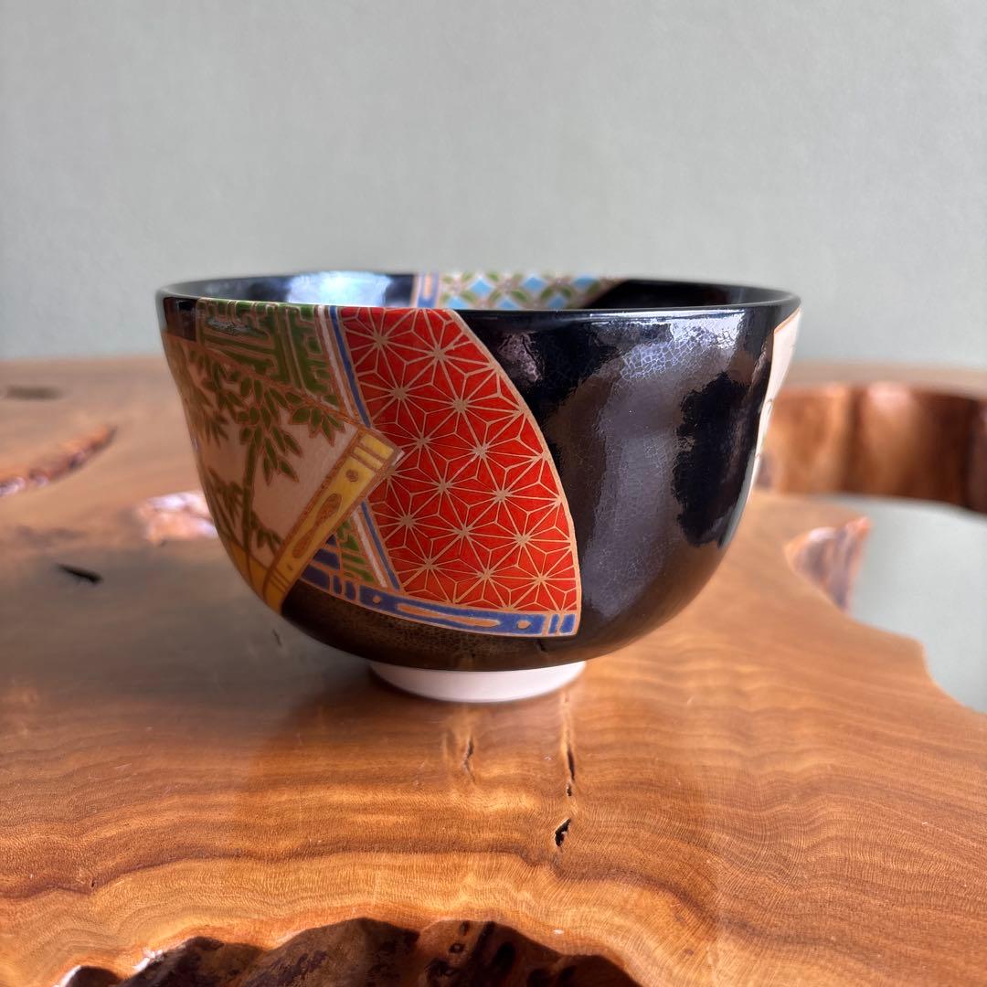 Kuro-Ninsei Fan Motif Matcha Bowl by Miyaji Eika — Black Ground, Polychrome Enamel